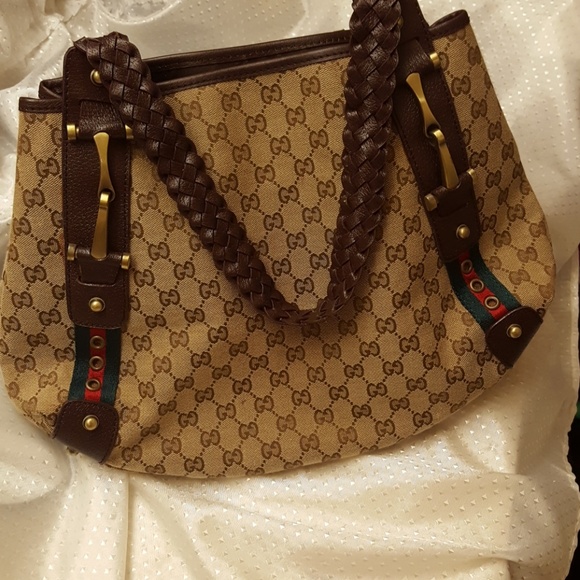 Gucci Handbags - Authentic Gucci Bag in excellent condition!
